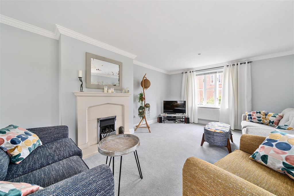 Property photo 3 of 21 Sitting Room