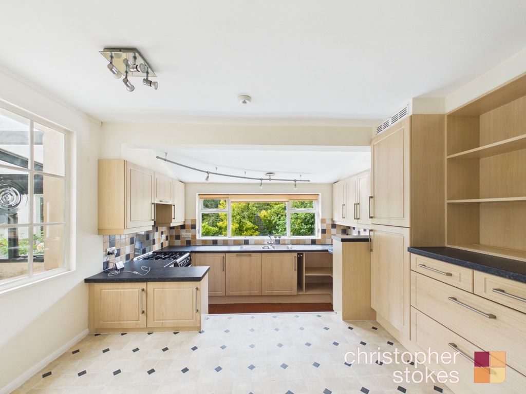 Property photo 3 of 17 4789864