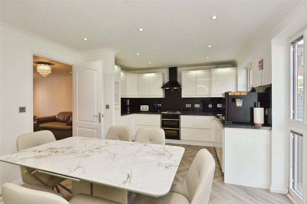 Property photo 2 of 23 Picture No. 04