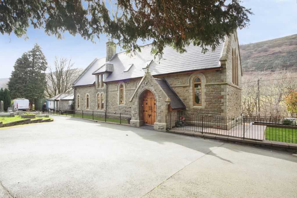 Property photo 2 of 31