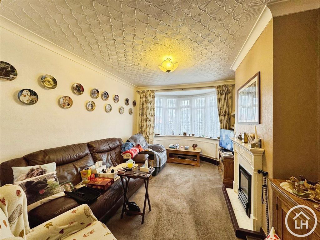 Property photo 2 of 14 Lounge