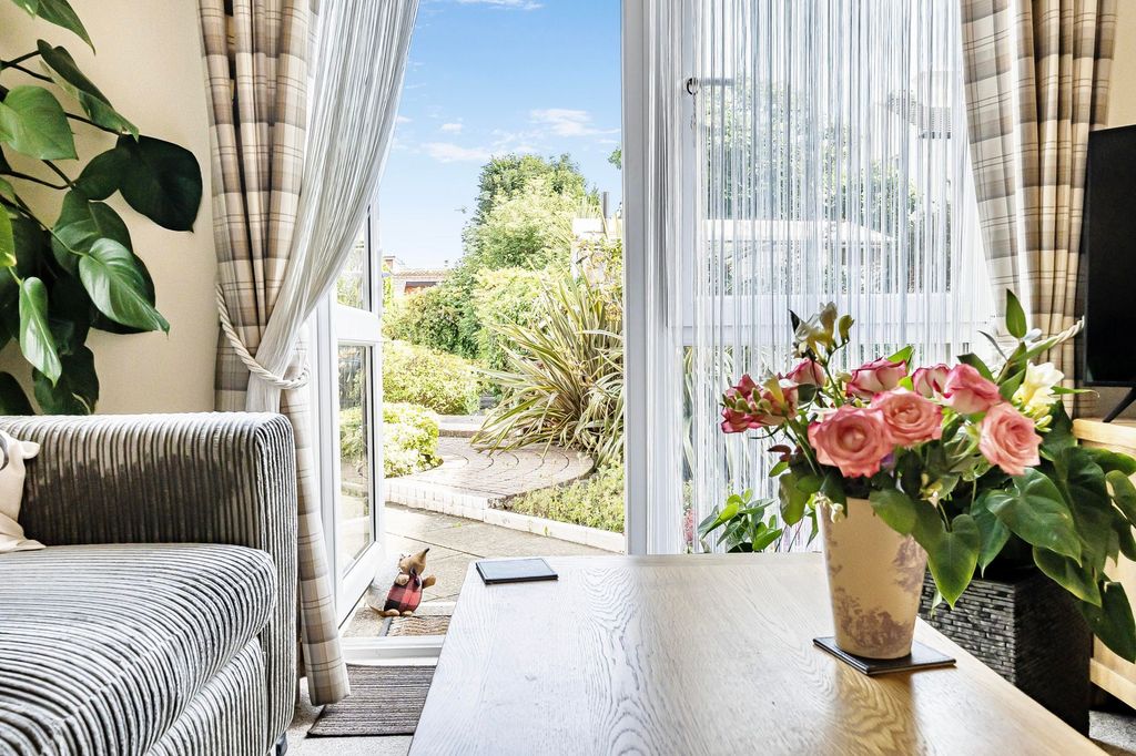 Property photo 2 of 23 Living Room/ Dining Room