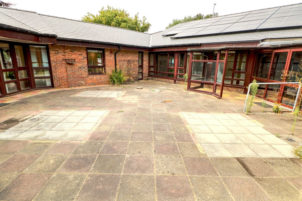 Property photo 3 of 8 Courtyard 1.Jpg