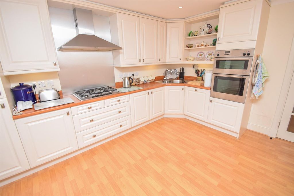 Additional image 8 of 2 bed flat for sale3 Islands House, Islands Court, Islands Bank Road, Inverness IV2