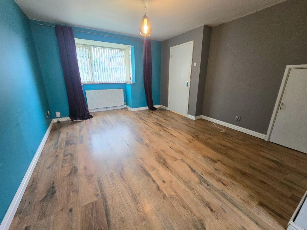 Property photo 3 of 11 Living Room