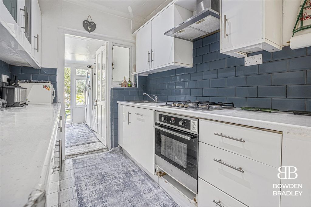 Property photo 3 of 14 Kitchen