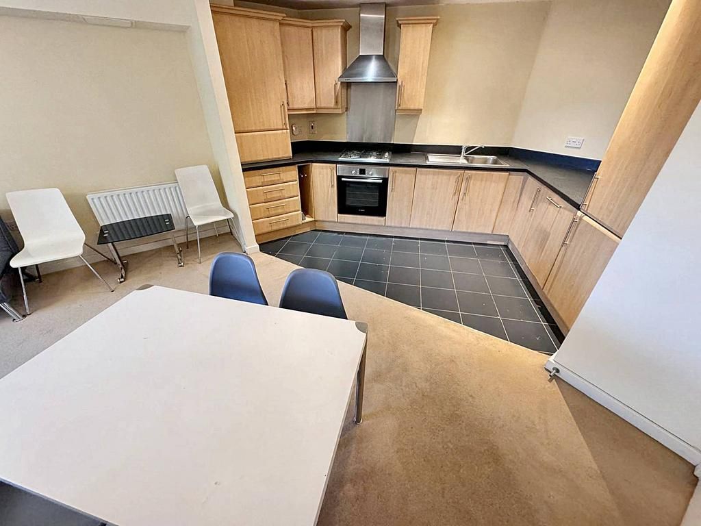 Property photo 2 of 31 A 2 Bed 2 Bath Flat To Rent In Baw;E3