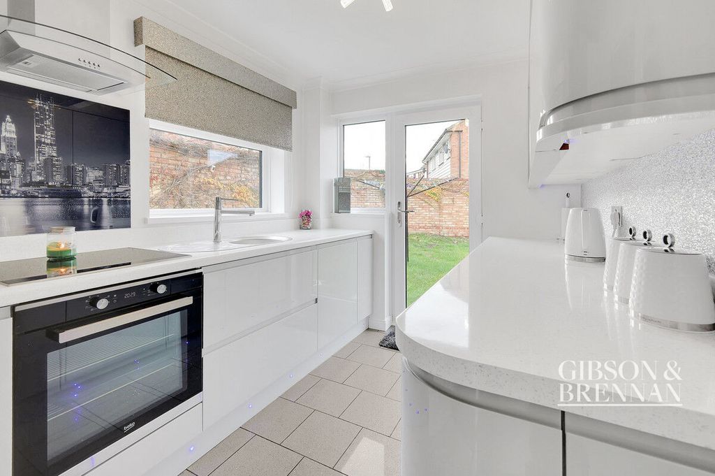 Property photo 2 of 21