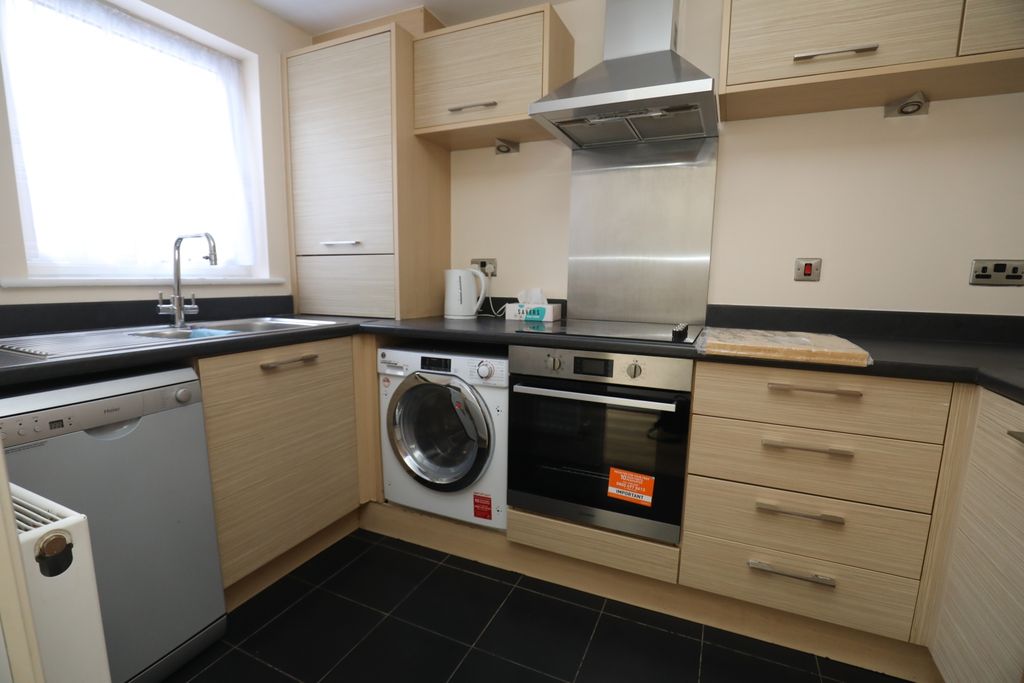 Property photo 2 of 13 8E0A9482