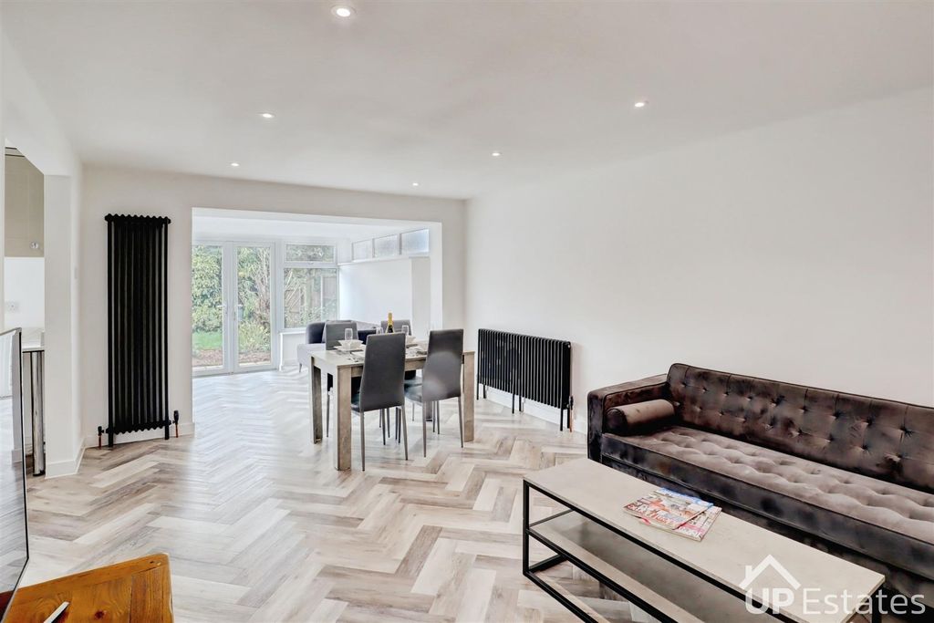 Property photo 2 of 13 Living/ Dining Room