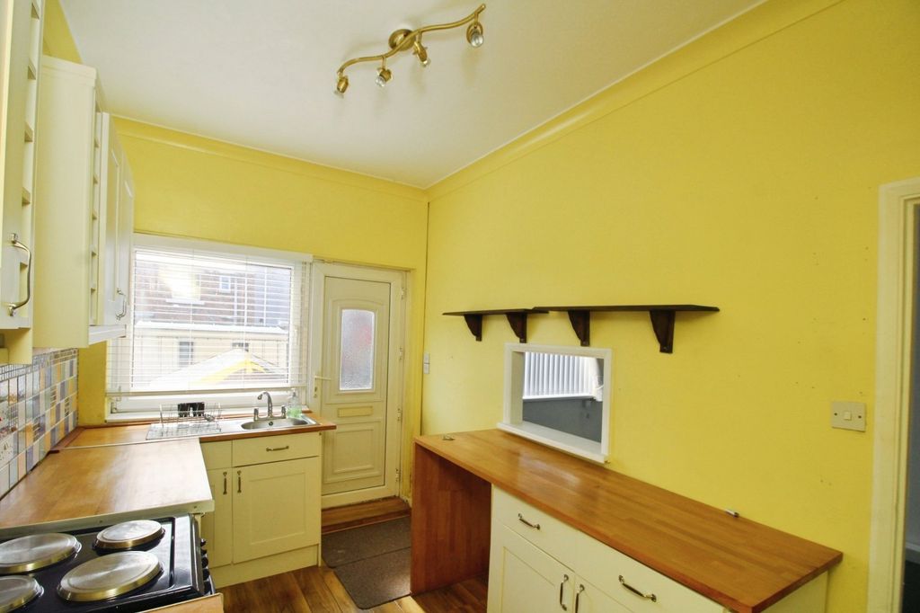 Property photo 3 of 14 Kitchen