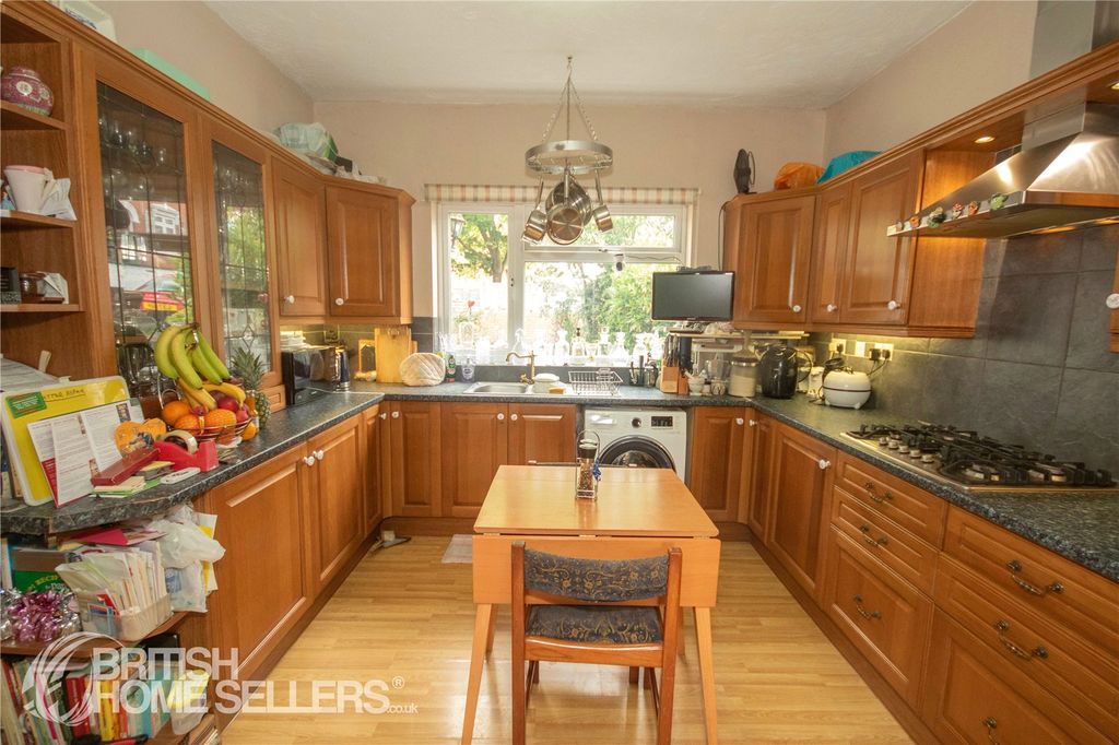 Property photo 2 of 24 Picture No. 14