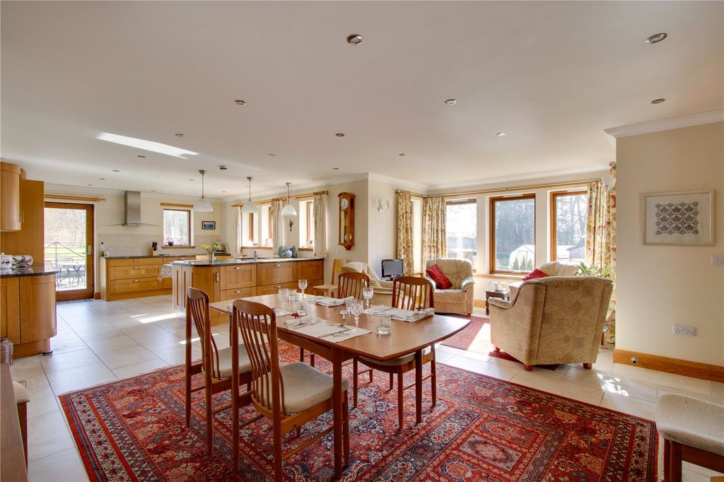 Property photo 3 of 33 Dining Area