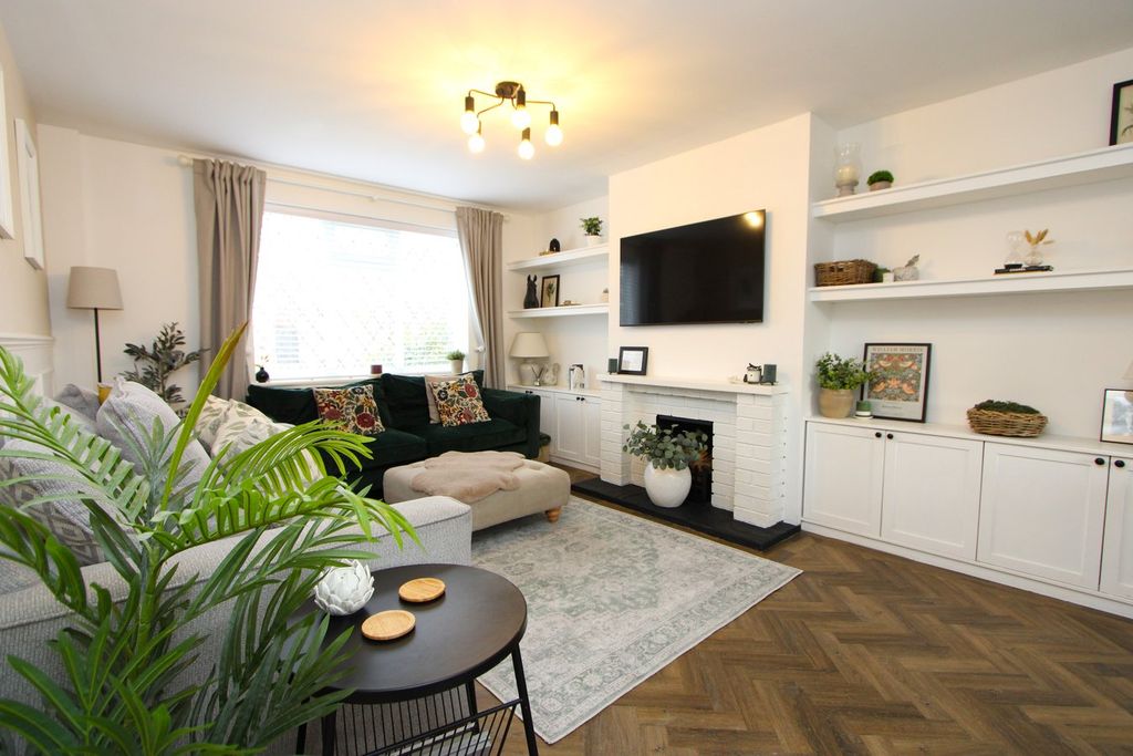 Property photo 2 of 32