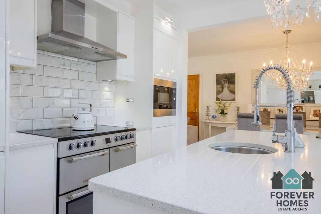 Property photo 3 of 28