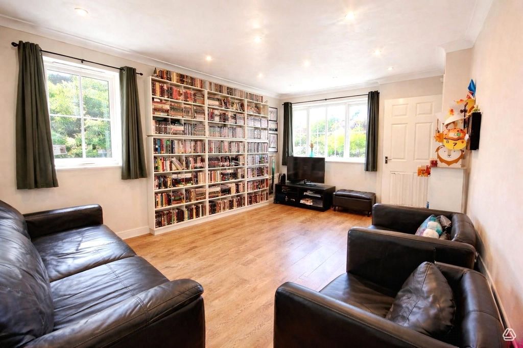 Property photo 3 of 14 Picture No. 25