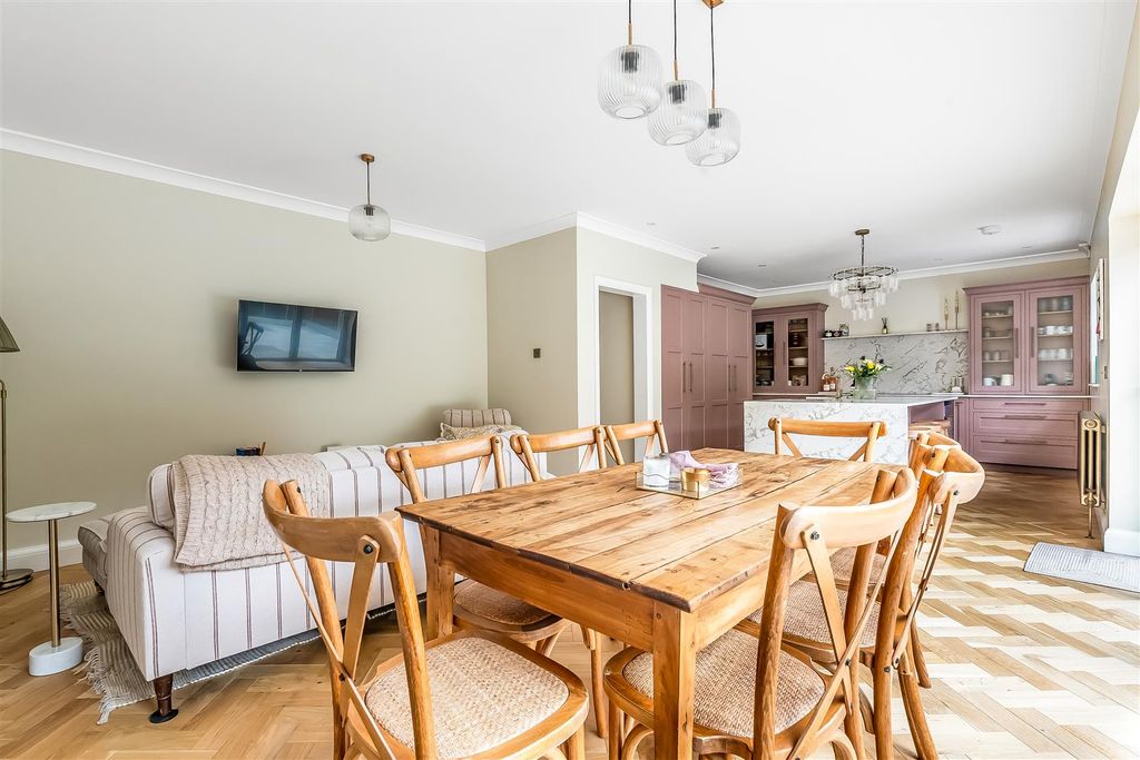Property photo 3 of 46 17-Oakhurst-Rise-15.Jpg
