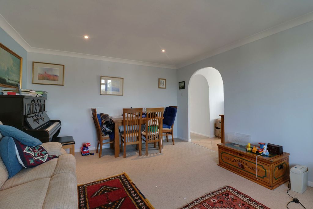 Property photo 3 of 8
