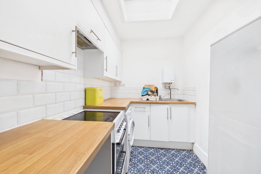 Property photo 3 of 10 Ewemove -  Stamford - Kitchen