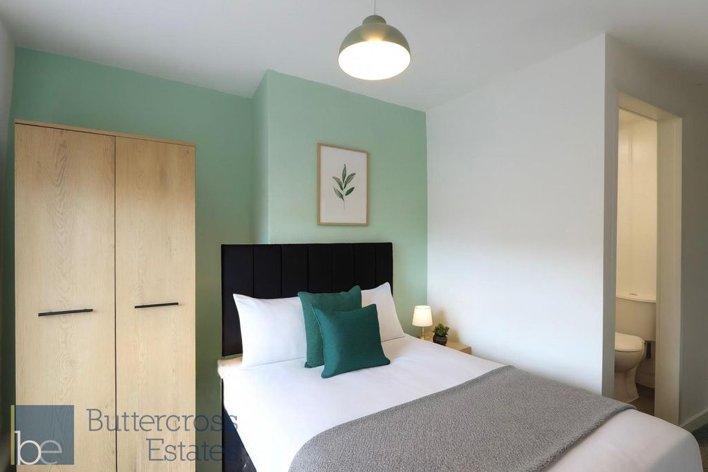 Property photo 1 of 6 Room 5 - Ai Staged