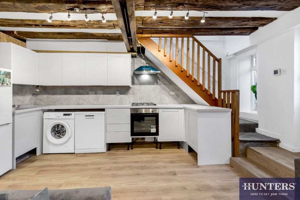 Property photo 3 of 18 Kitchen