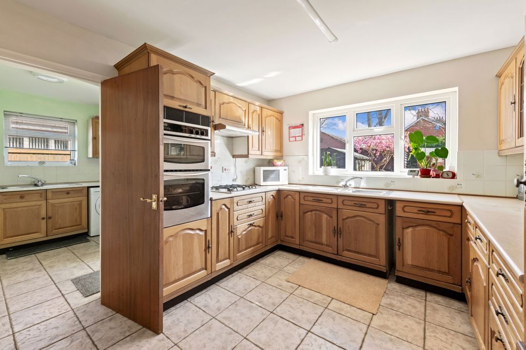 Property photo 2 of 33