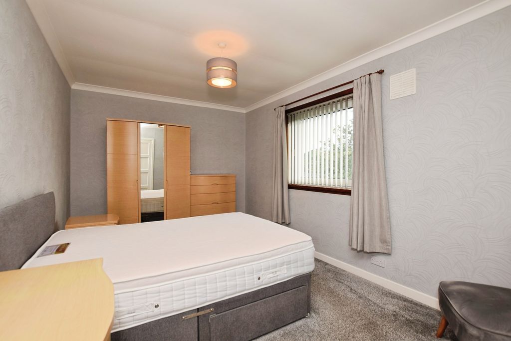 Property photo 2 of 12 Bedroom
