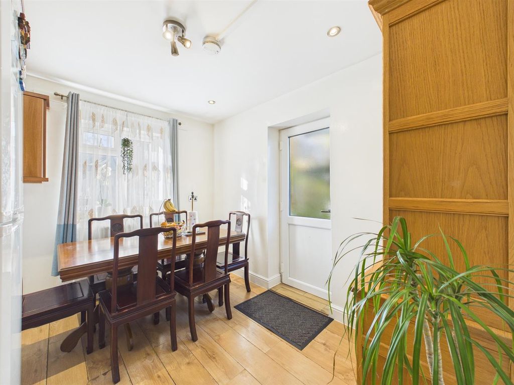 Property photo 3 of 19 Cam02435G0-Pr0188-Still007.Jpg