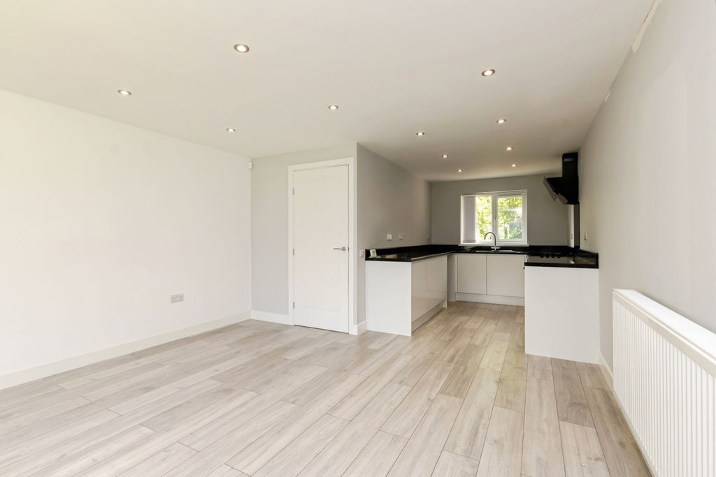Property photo 2 of 17 Photo