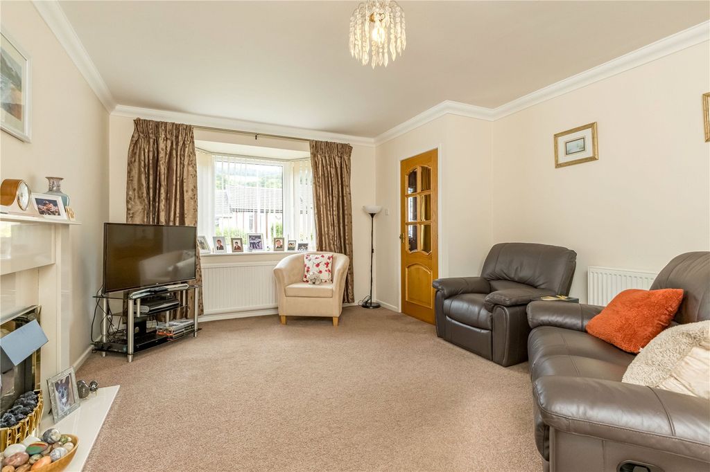 Property photo 2 of 16 Lounge