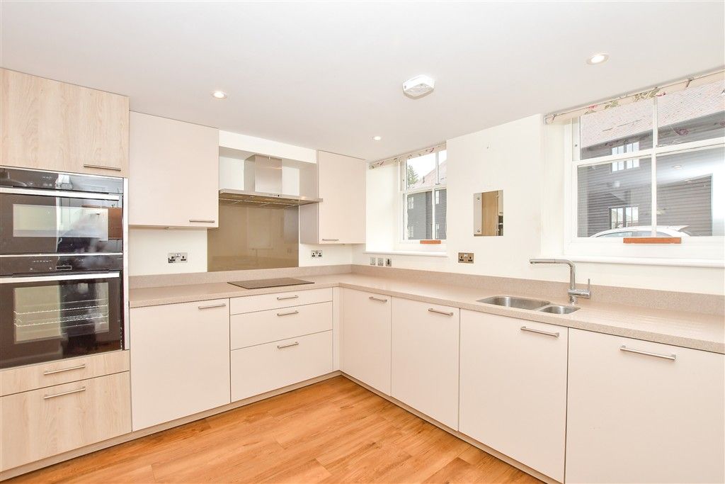 Property photo 2 of 14 Kitchen