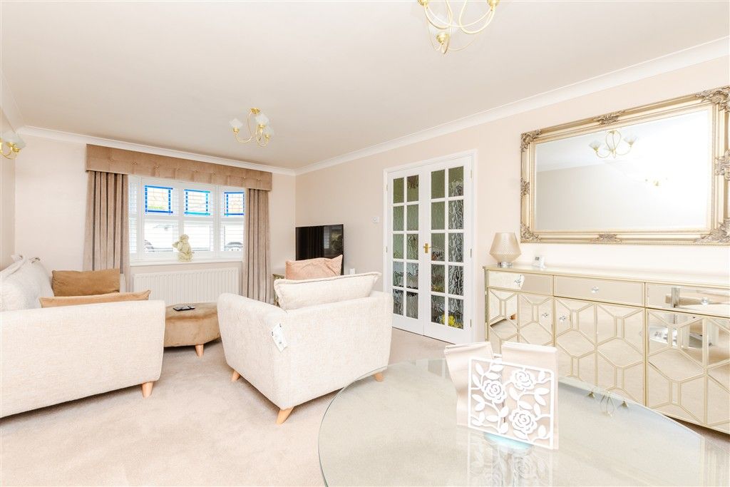 Property photo 2 of 13 Lounge