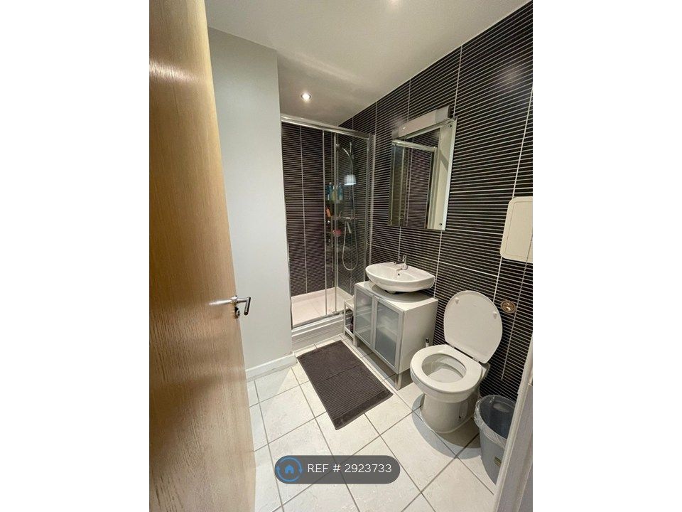 Property photo 3 of 19 Ensuite Bathroom