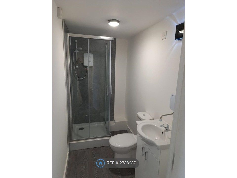 Property photo 2 of 7 Bathroom