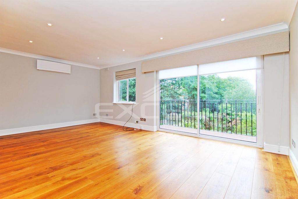 Property photo 1 of 6 Reception(2)