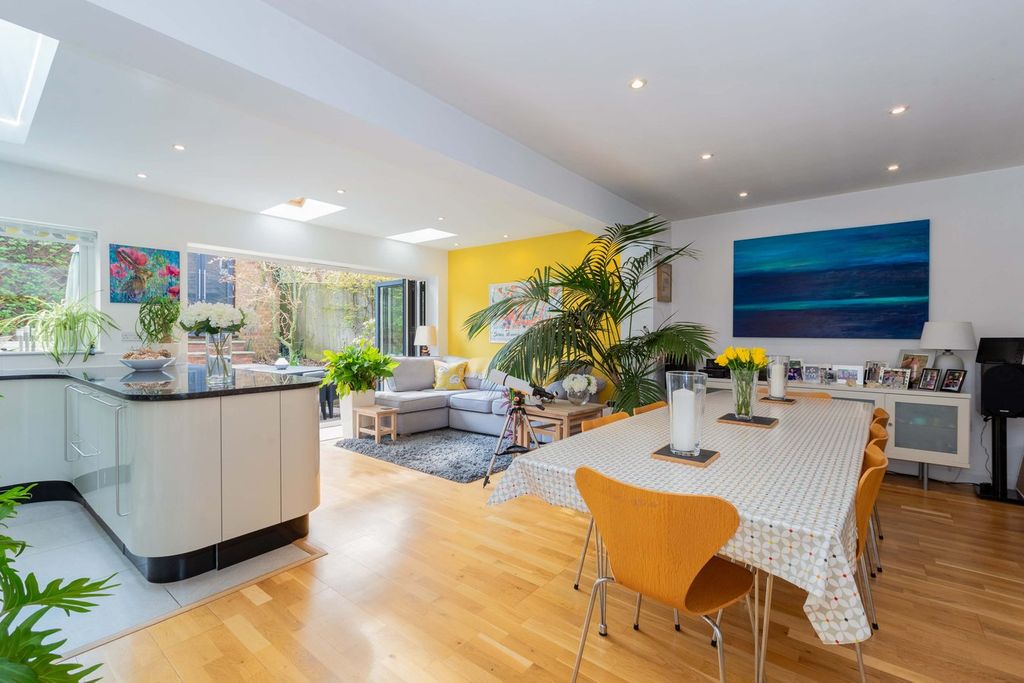 Property photo 2 of 23