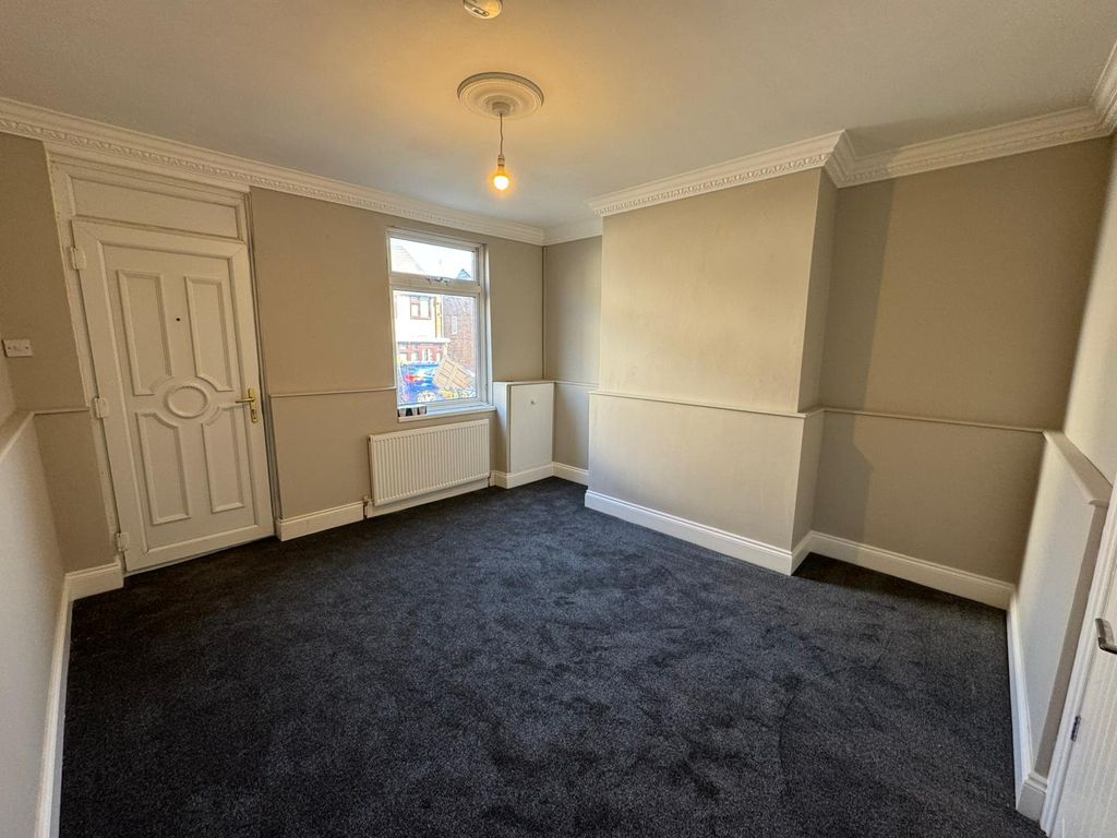 Property photo 3 of 15 Front Room