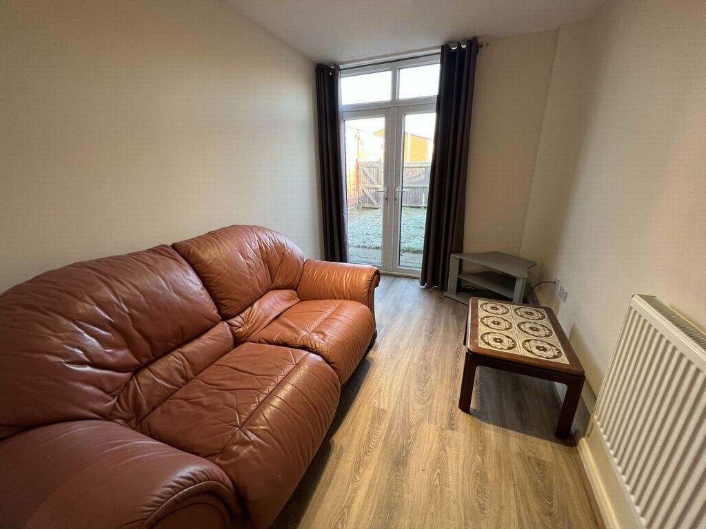 Property photo 3 of 12 Lounge