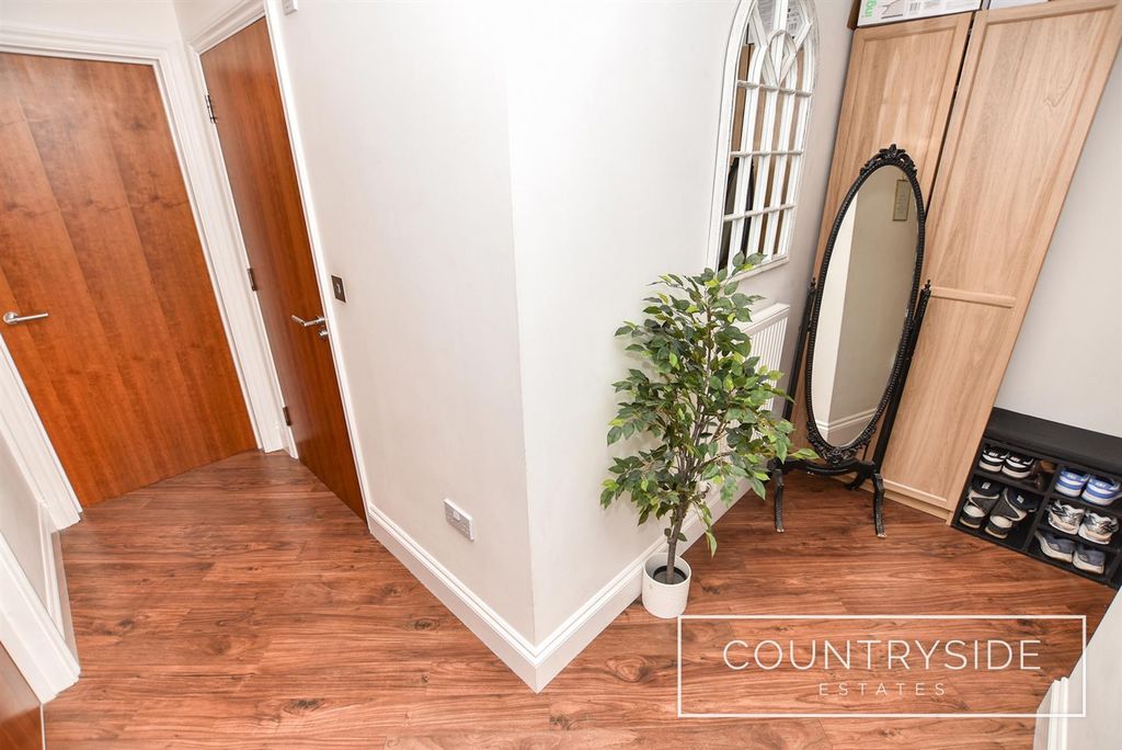 Property photo 2 of 12 Entrance Hall
