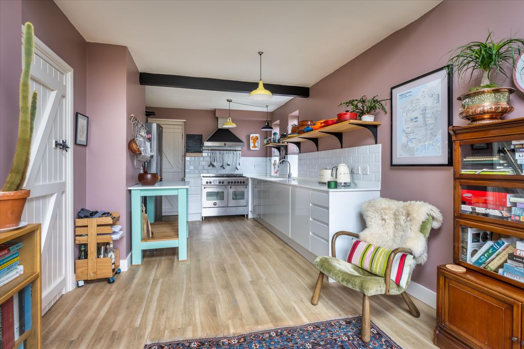 Property photo 2 of 14 Image