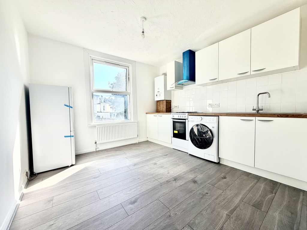 Property photo 3 of 10 2