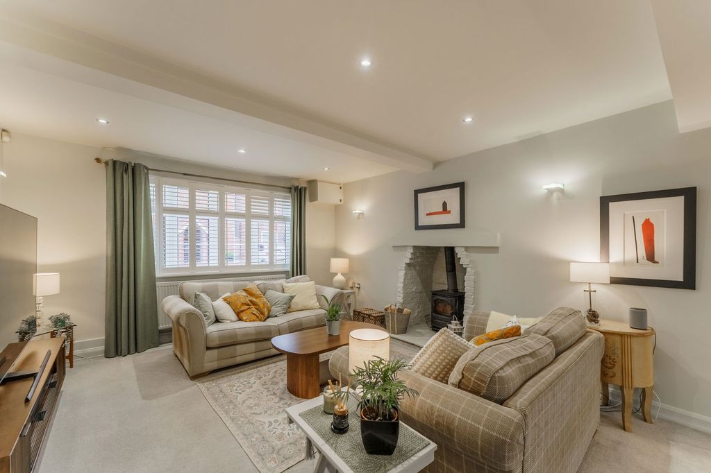 Property photo 2 of 35