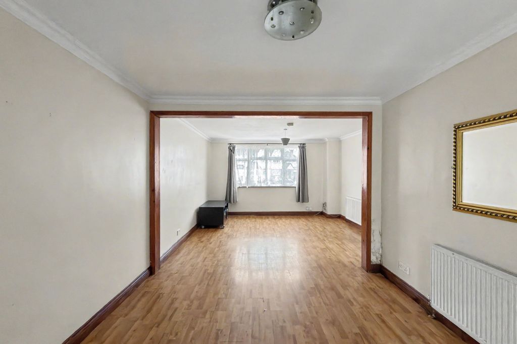 Property photo 2 of 15 65 Ormesby Way, Harrow, Ha3 9Se