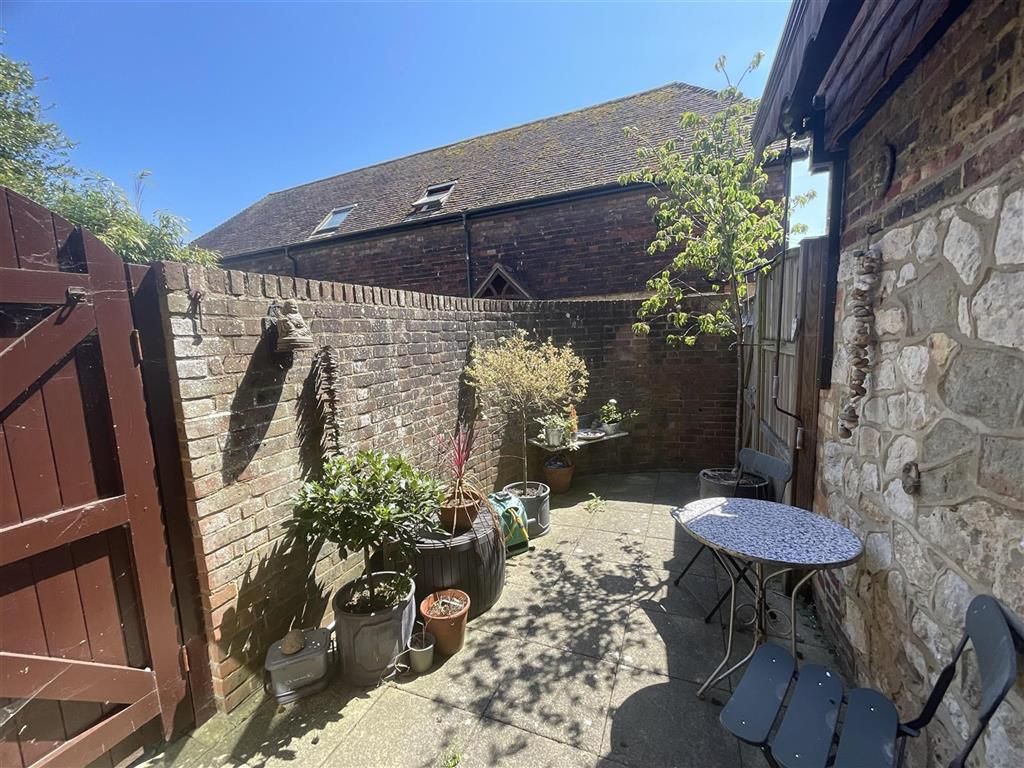 Property photo 1 of 7 Courtyard