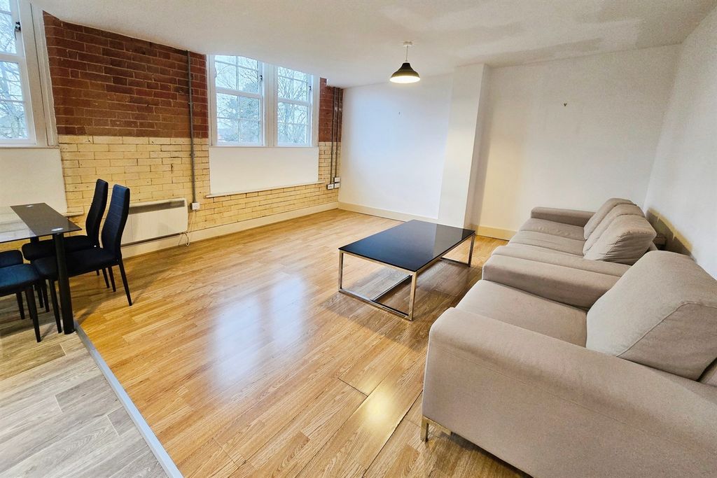 Property photo 1 of 9 (Main)
