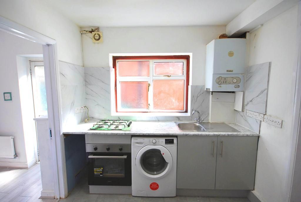 Property photo 2 of 19 Kitchen