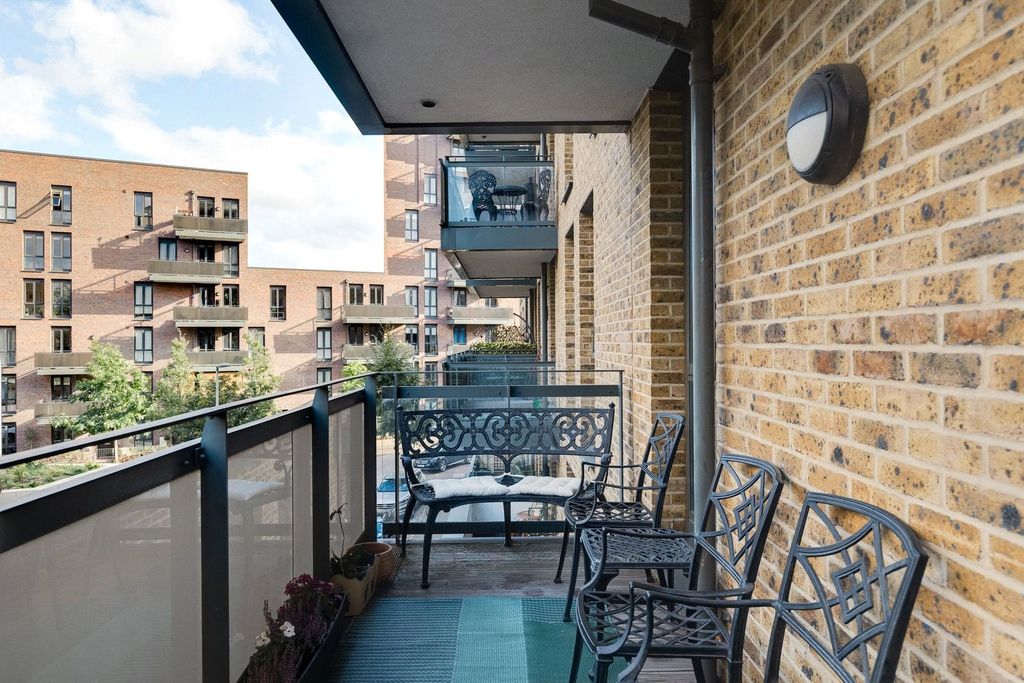 Property photo 3 of 11 Bight Court, E3