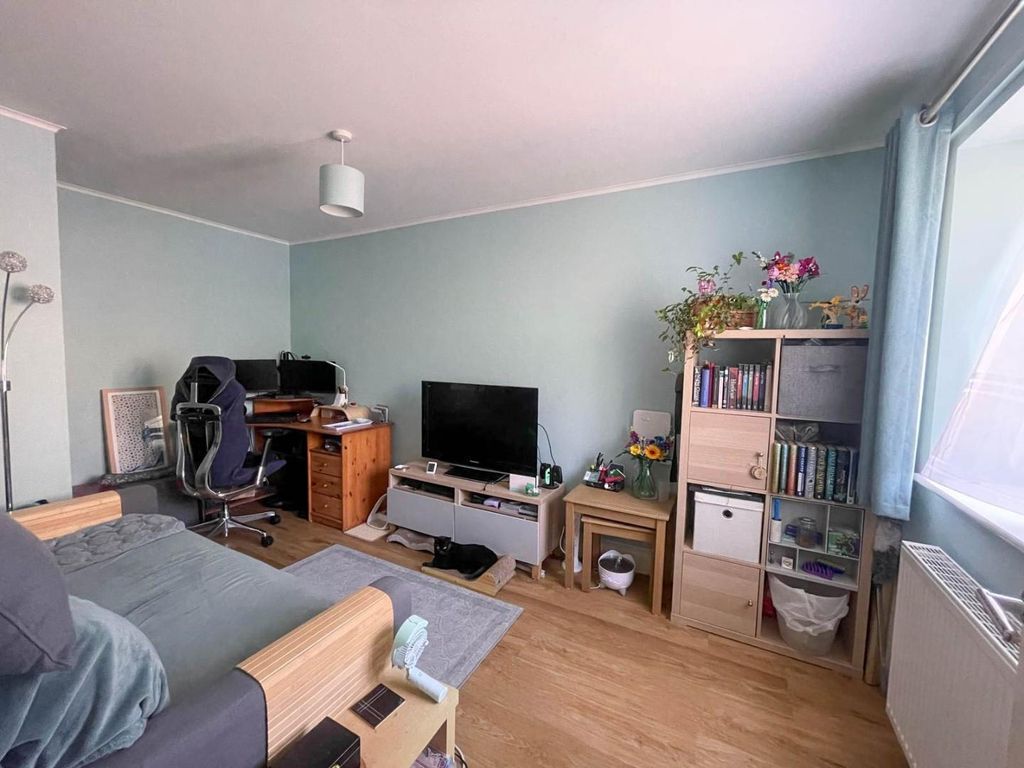 Property photo 3 of 11 08117d5c-12A2-481c-8E1B-46B2De0d1665.Jpg