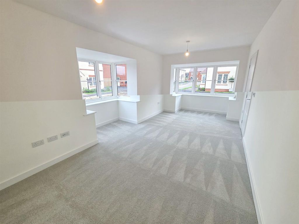 Property photo 2 of 20 Living Room