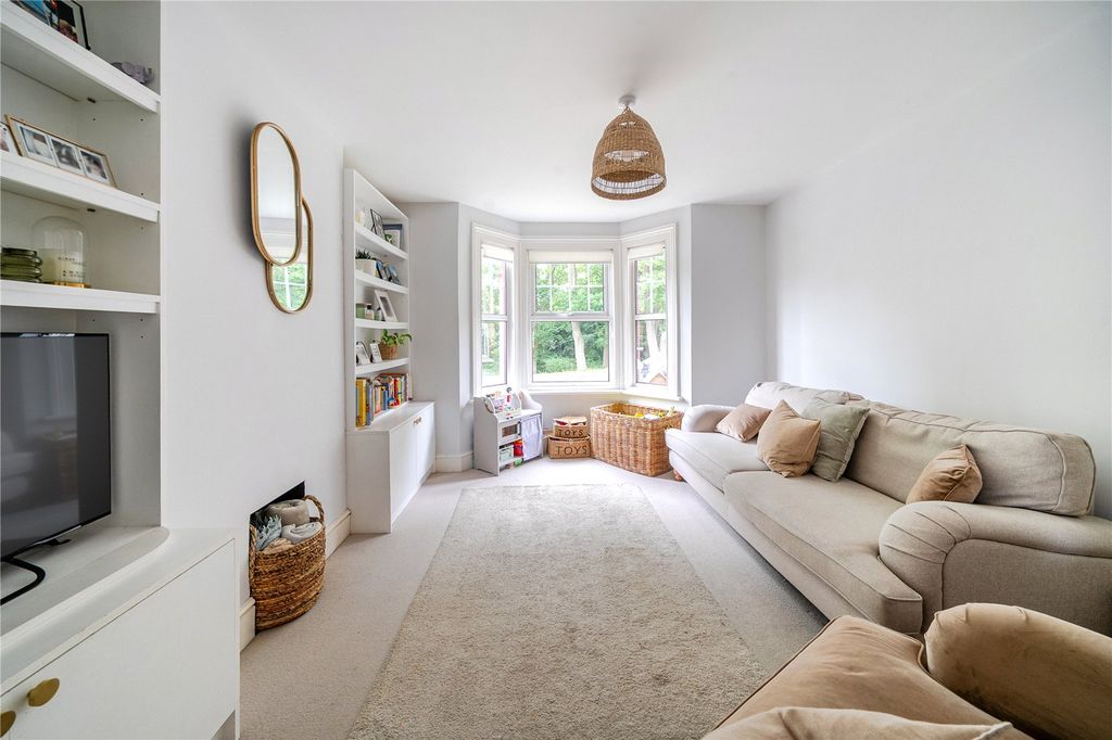 Property photo 2 of 15 Picture No. 18